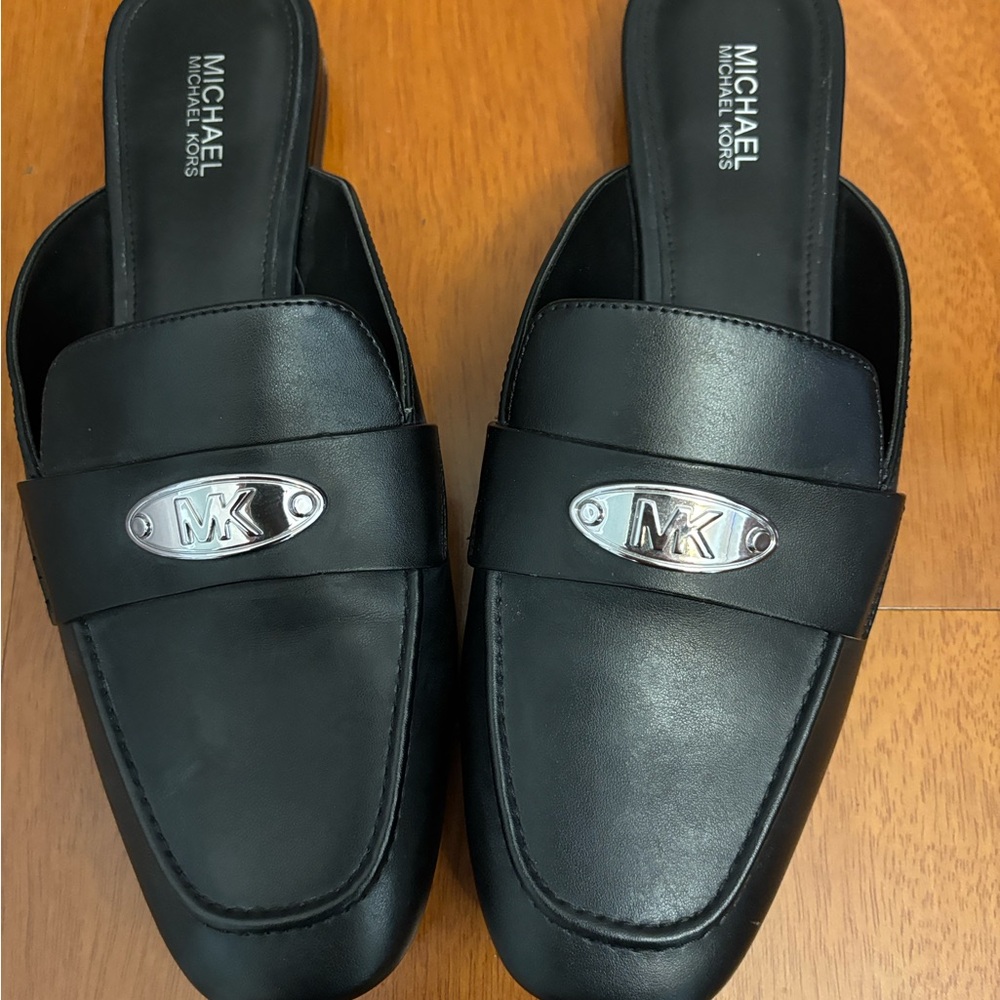 Michael Kors Black Womens loafers size 7m.
